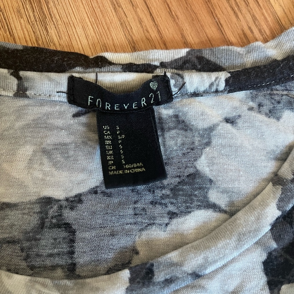 Rose Pattern Soft Cropped Tee, Black White & Grey - Picture 4 of 4